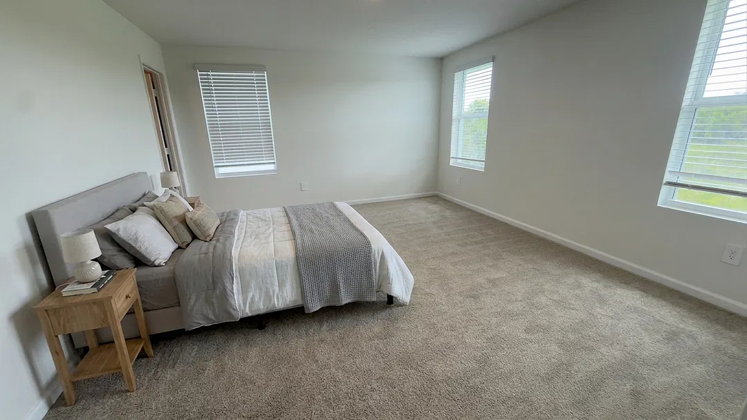 568 Salisbury Cir — Photo 4