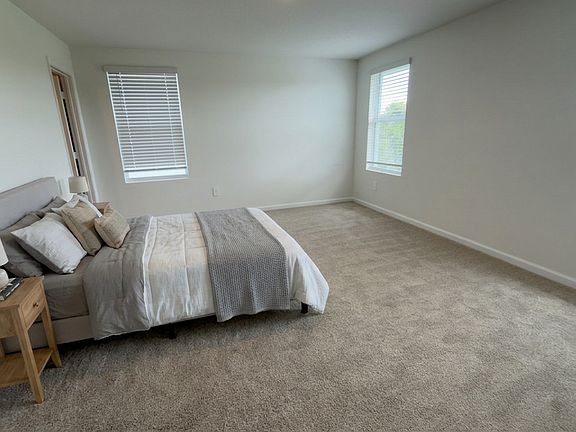 4th image of 568 Salisbury Cir
