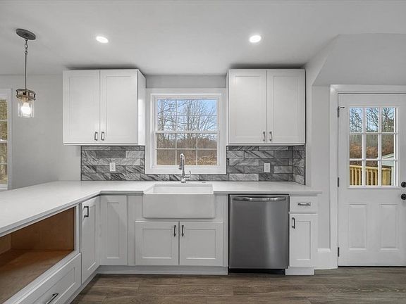 3rd image of 678 N Cary St