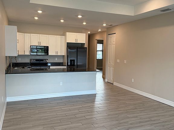 4th image of 4434/4436 28th St SW