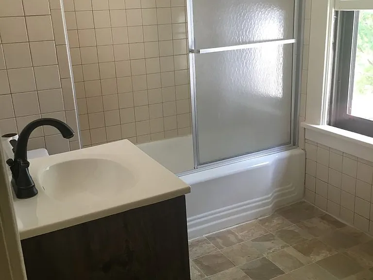 502 N State St — Photo 6