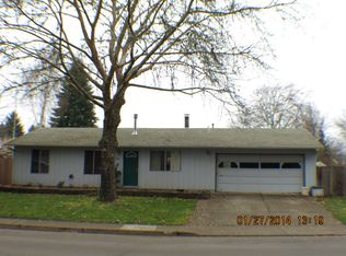 946 S R St, Cottage Grove, OR 97424