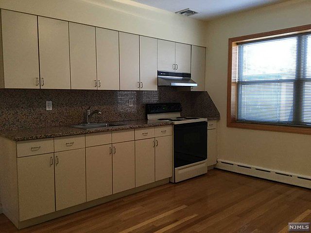1st image of 535 Anderson Ave #1
