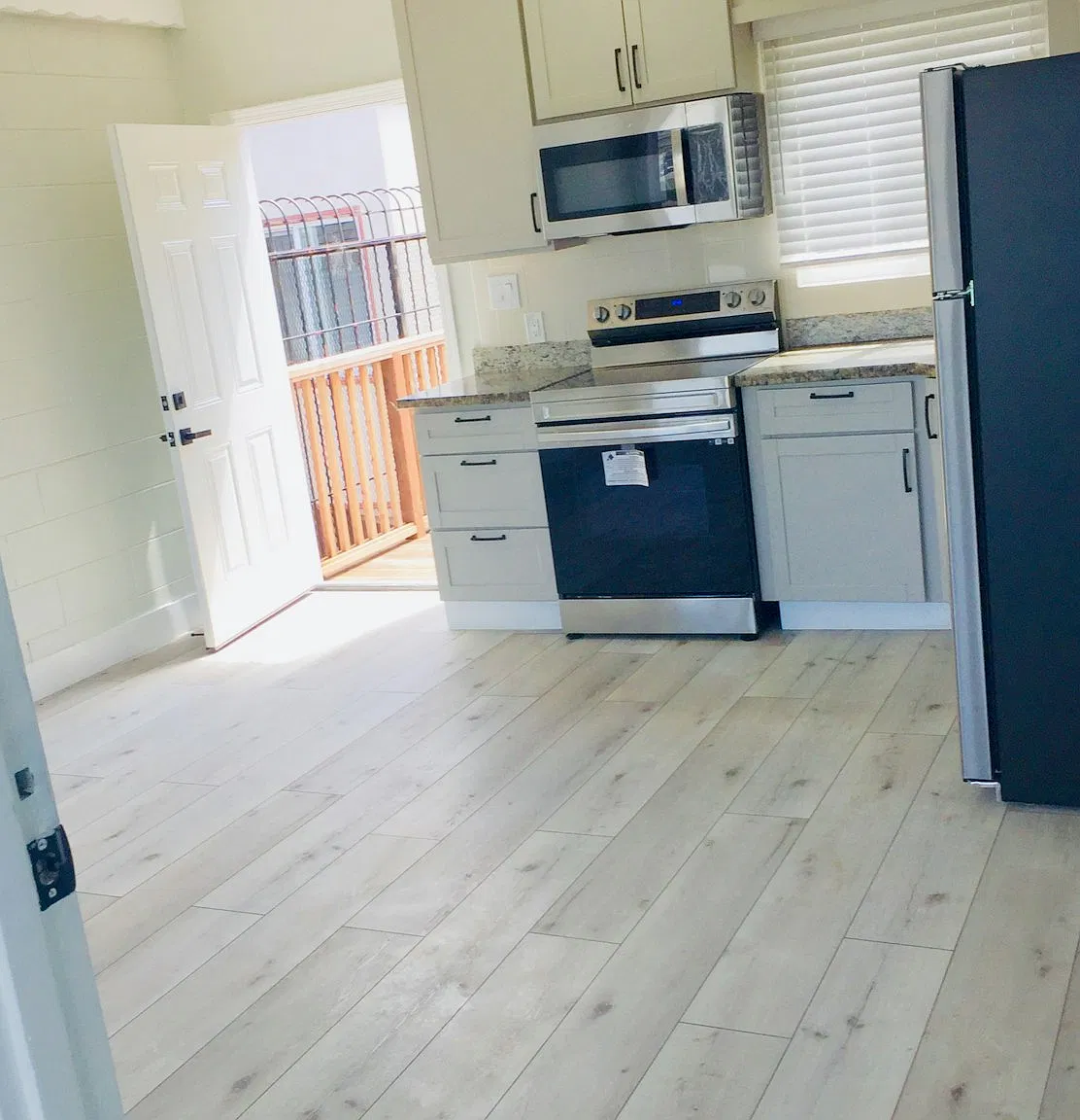 3318 Elliot Street, Unit Upper — Photo 3