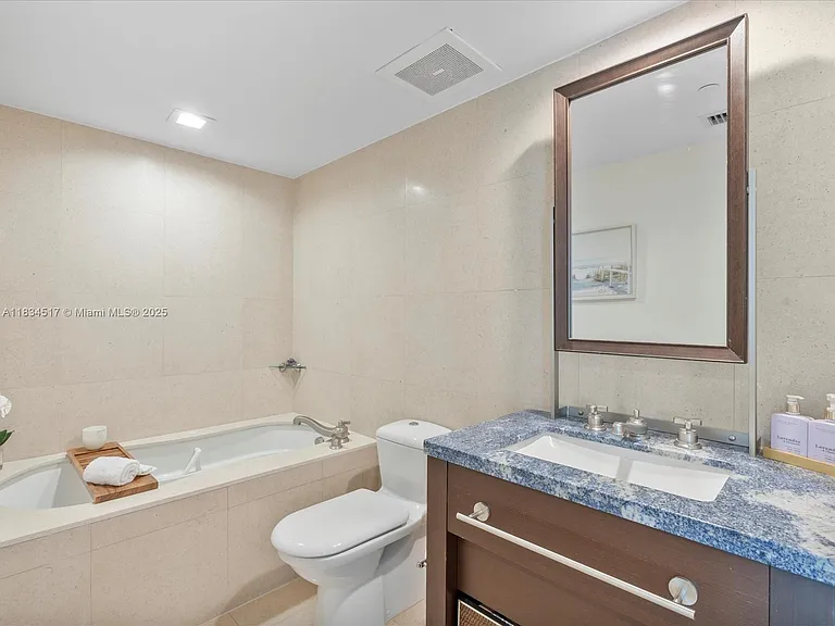 6801 Collins Ave #1402 — Photo 25