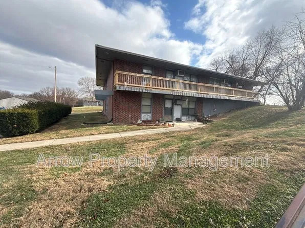 611 S 7th St APT 24, Tarkio, MO 64491