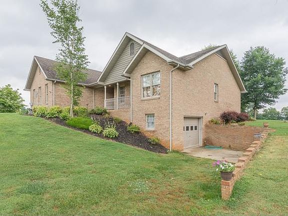 3rd image of 120 Sand Valley Ct