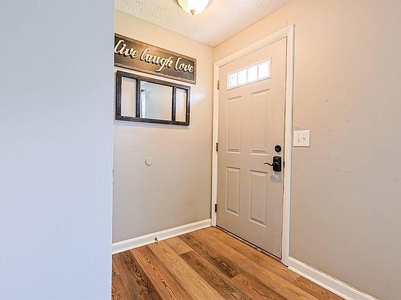 4th image of 3315 Spring Valley Dr