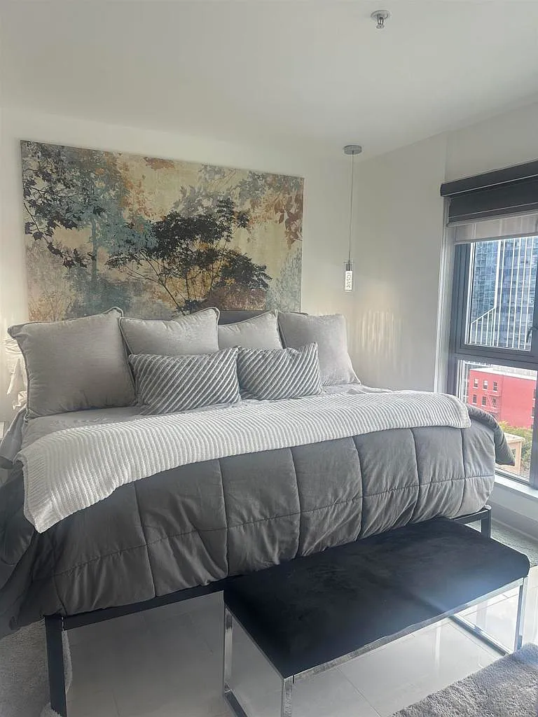 1 bed, 1.0 bath, 679 sqft, $3,600 — Photo 2