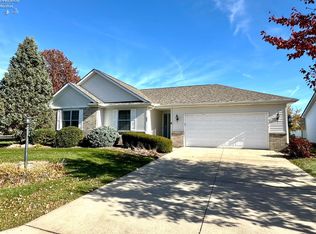 400 Country Meadows Dr, Oak Harbor, OH 43449