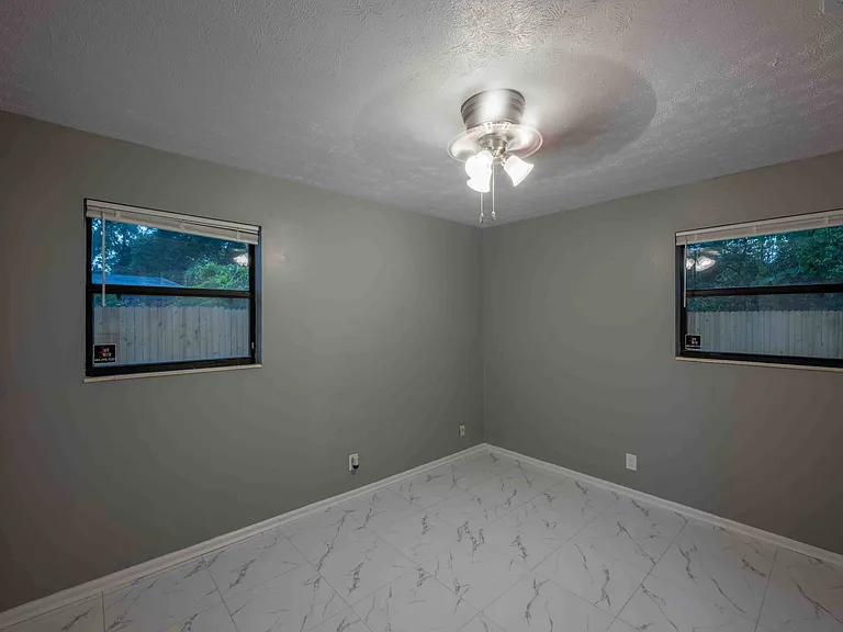 7441 Sandhurst Rd S — Photo 21