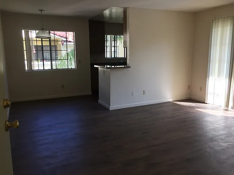 Los Olivos Apartments — Photo 53
