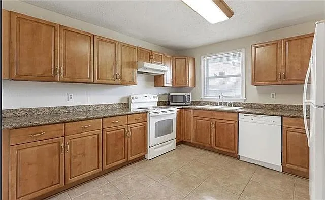 3 bed, 1.5 bath, 1773 sqft, $1,850 — Photo 3