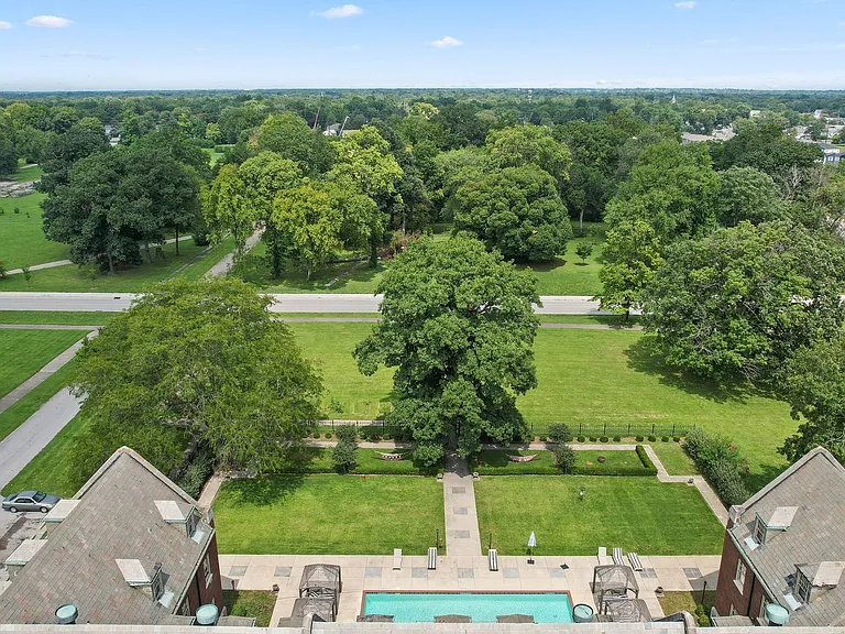 Central State Mansion — Photo 46