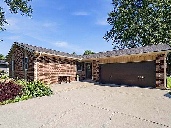 3rd image of 3652 N Lake Shore Dr