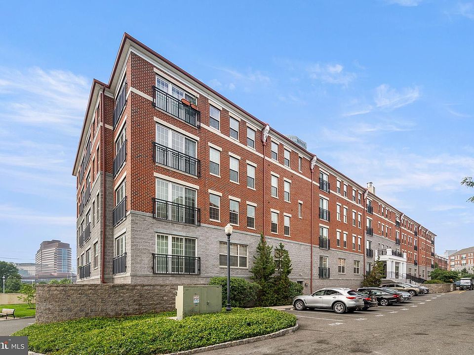 1st image of 700 Commodore Ct Unit 2727