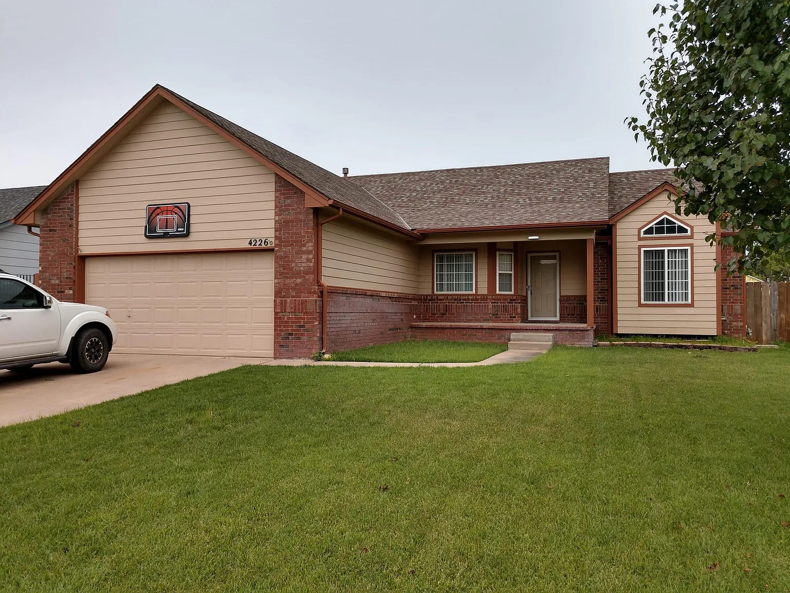 4 bed, 2348 sqft, $2,150 — Photo 1