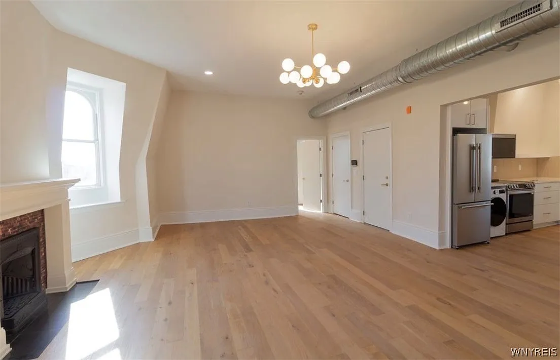 1 bed, 1.5 bath, 6270 sqft, $1,900 — Photo 3