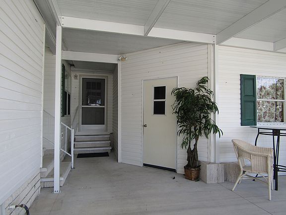 4th image of 601 Woodwyn Ct