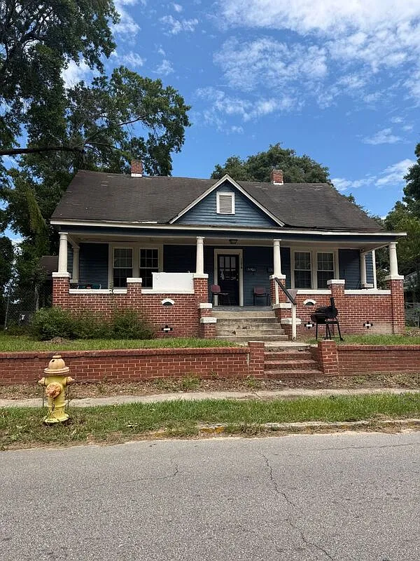 2 bed, 1.0 bath, 1000 sqft, $900 — Photo 1