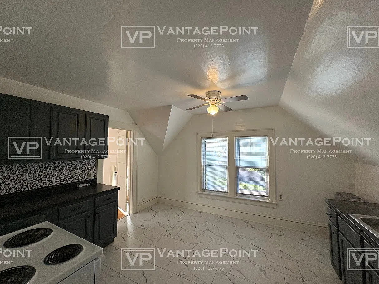 1103 North Division Street - Upper — Photo 4