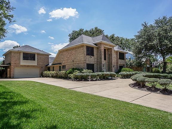 3rd image of 2823 Glenn Lakes Ln