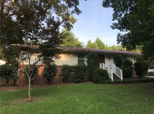 1060 S Greenwich Dr, Walhalla, SC 29691