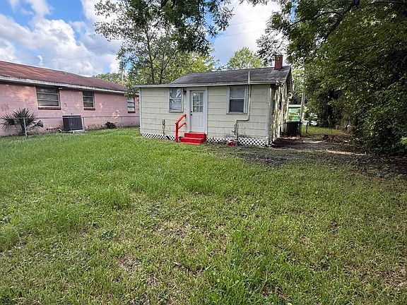 3rd image of 1751 W 23rd St