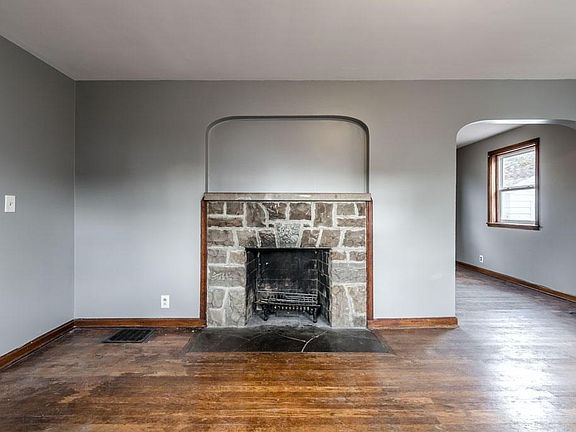 5th image of 1378 Loretta Ave