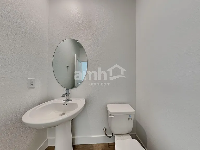5856 Vaes Dothrak St — Photo 7