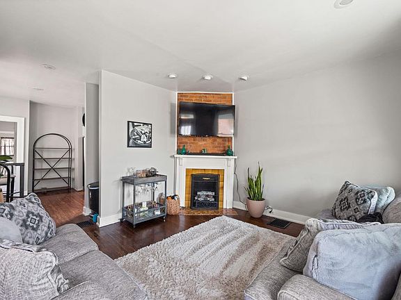 4th image of 3551 Vista Ave