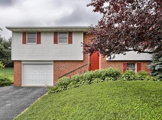 3177 Thornapple Dr, Lancaster, PA 17601