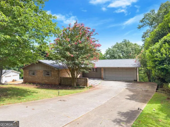 617 Mountain View Cir, Gainesville, GA 30501