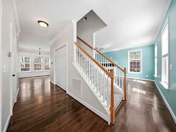 4th image of 303 Plantation Pkwy