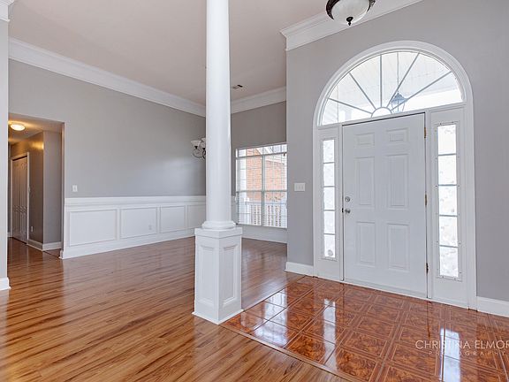5th image of 213 Castlebury Cir