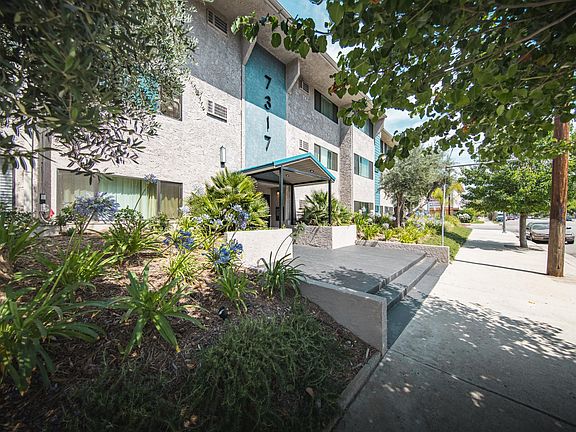 3rd image of 7317 Haskell Ave #204