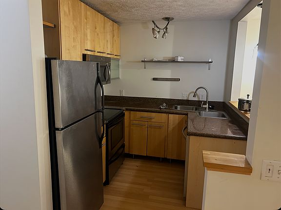 4th image of 1727 E 56th St Unit C