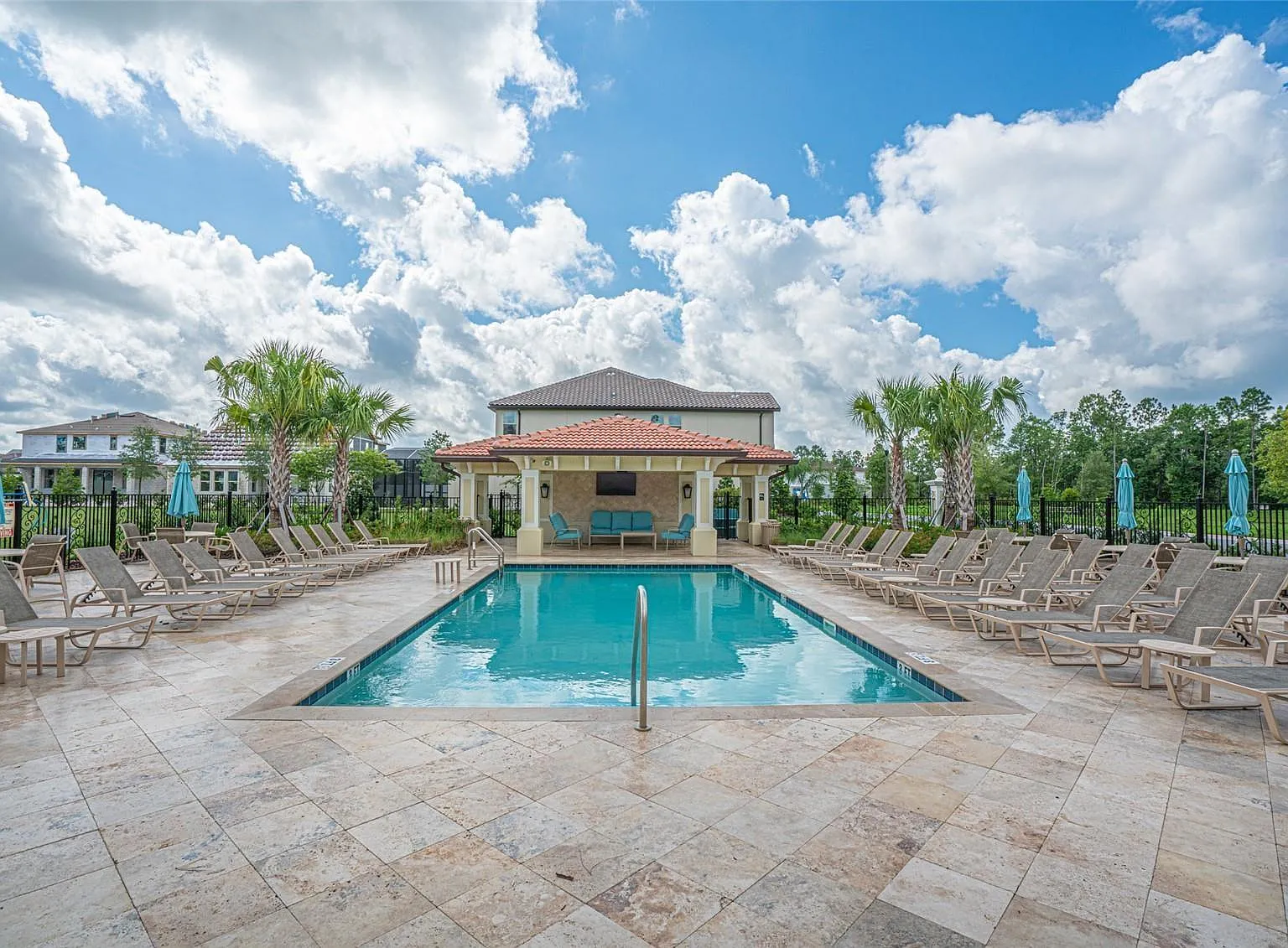 6 bed, 4176 sqft, $5,700 — Photo 4