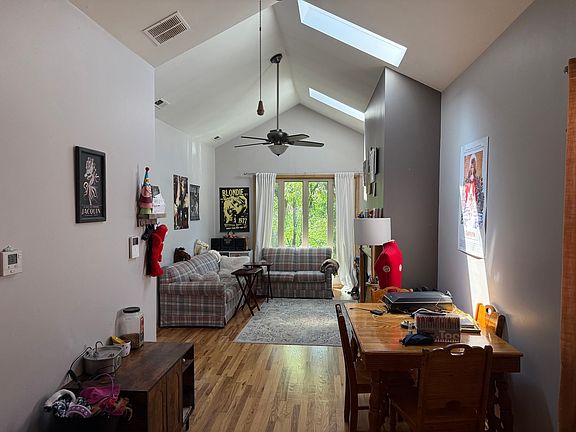 3rd image of 1444 W Walton St APT 3