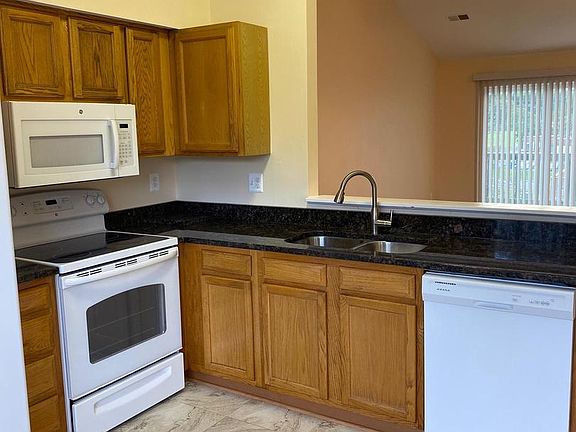 5th image of 762 Cedar Crest Dr