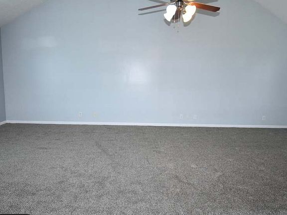 5th image of 3145 Hawthorn Dr