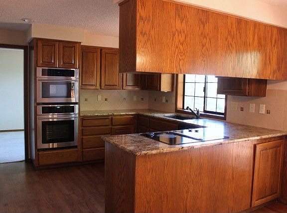 2nd image of 457 Carner Ct W