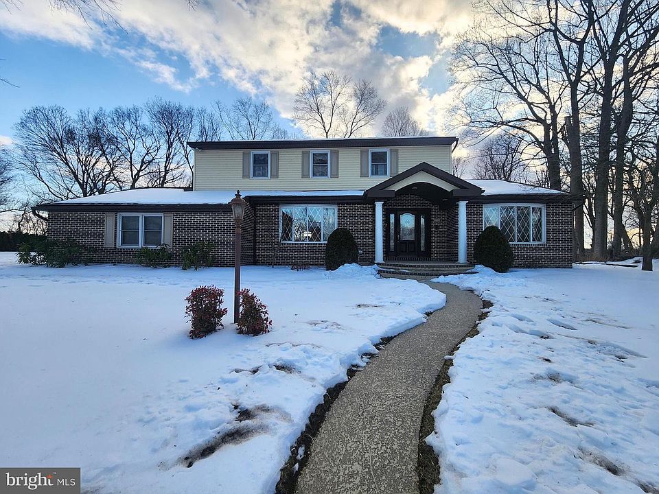 1st image of 520 Gale Rd