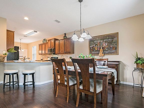 5th image of 133 Howland Dr