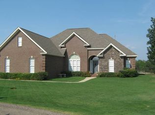 295 Sunfest Dr, Deatsville, AL 36022