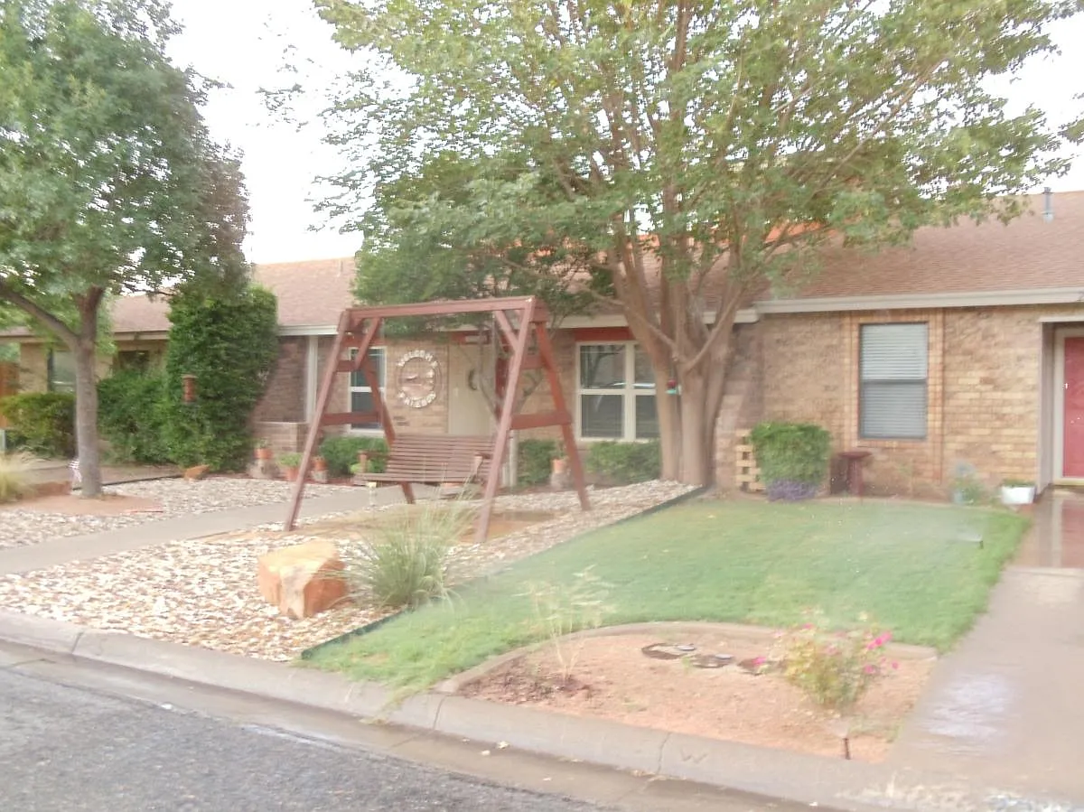 front - 2237 Valleyview Blvd