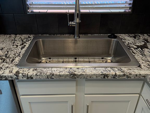5th image of 1042 E Water St #1042