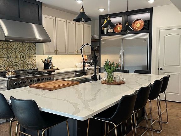 10' Quartz island.