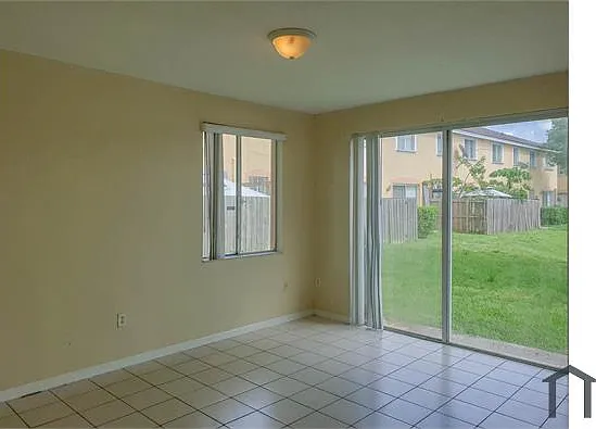 1486 SE 24th Ct — Photo 3