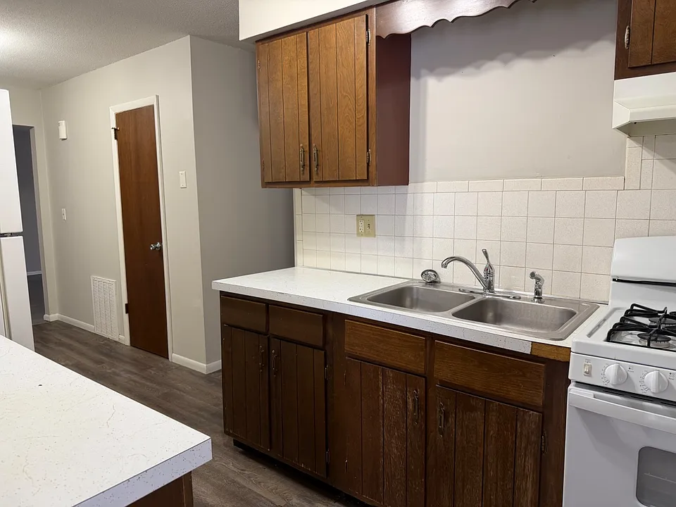 211 N Lincoln St #8